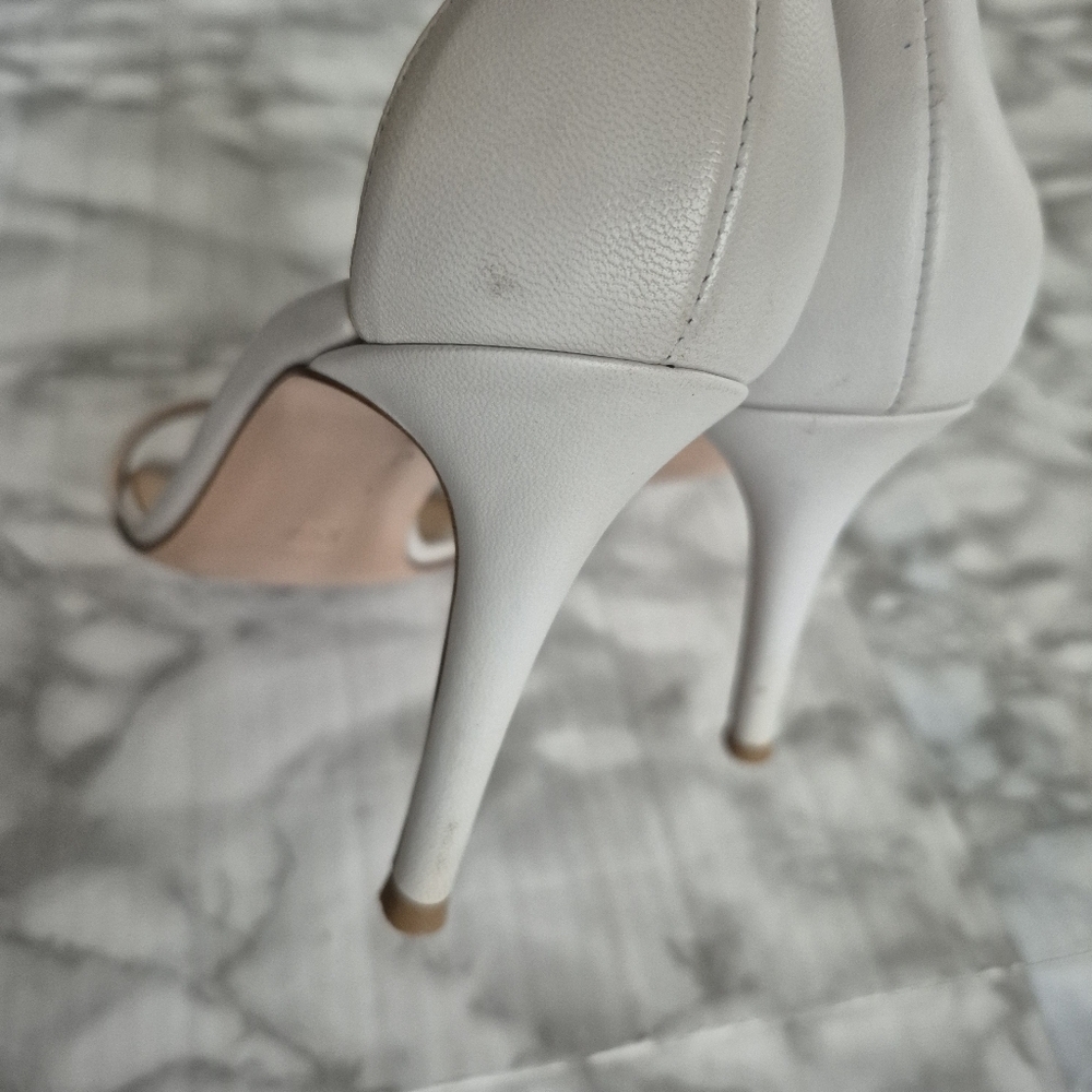 Gianvito Rossi Portofino White Leather Heeled Sandals - Picture 10 of 13